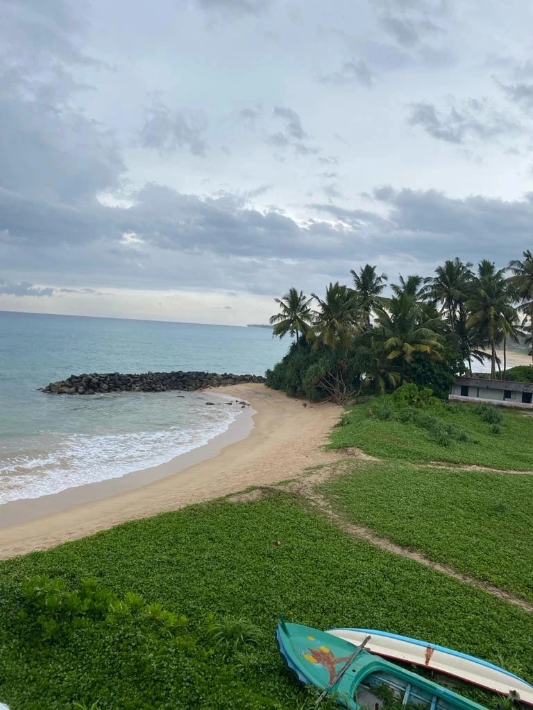 title="Relax on Sri Lanka's golden sandy beaches and enjoy crystal-clear waters, sunshine, and breathtaking coastal scenery." Golden Sandy Beach