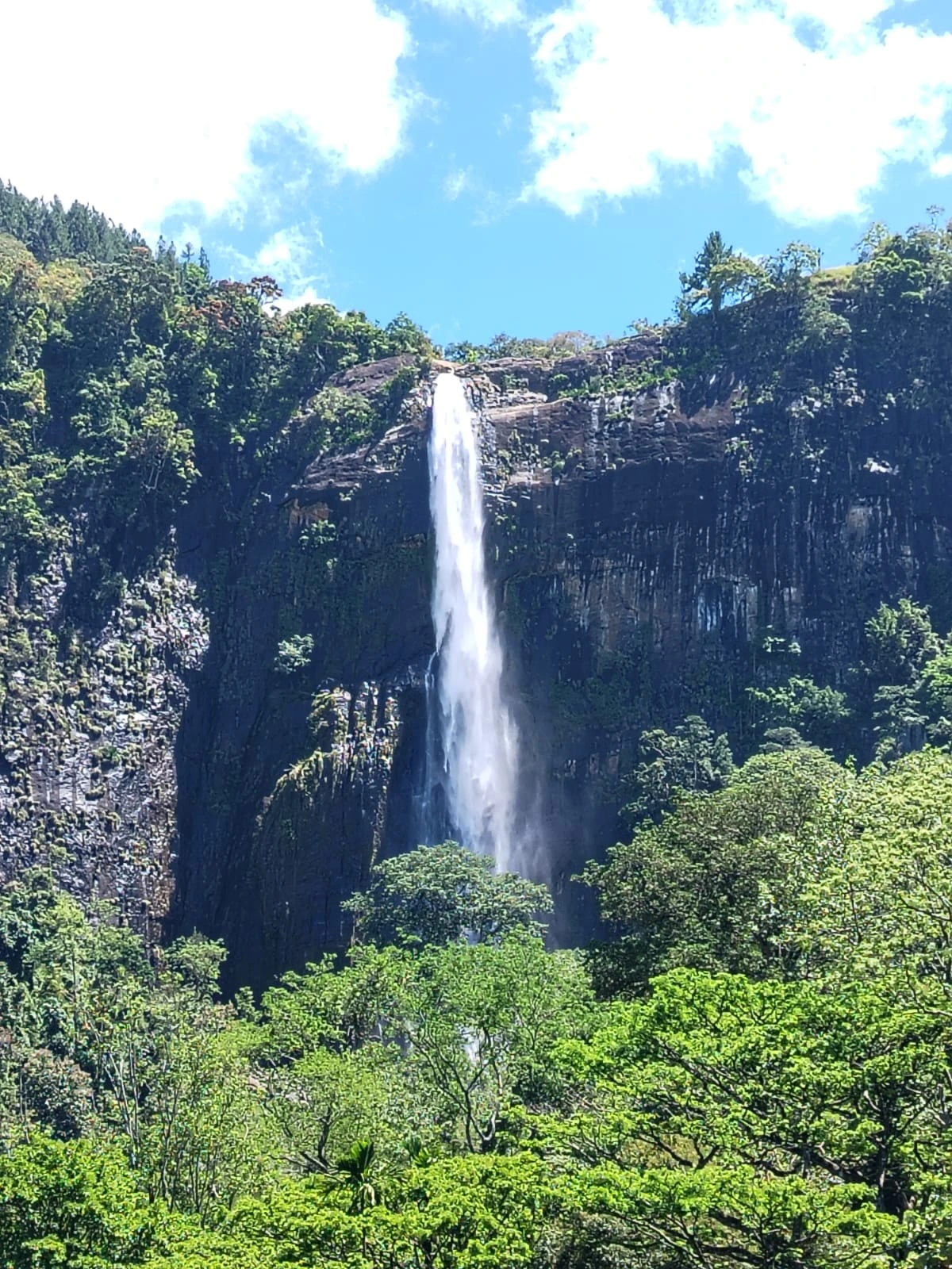 title="Experience Sri Lanka's breathtaking natural beauty, from lush forests and waterfalls to scenic mountains and wildlife." A Picture of a Massive Waterfall