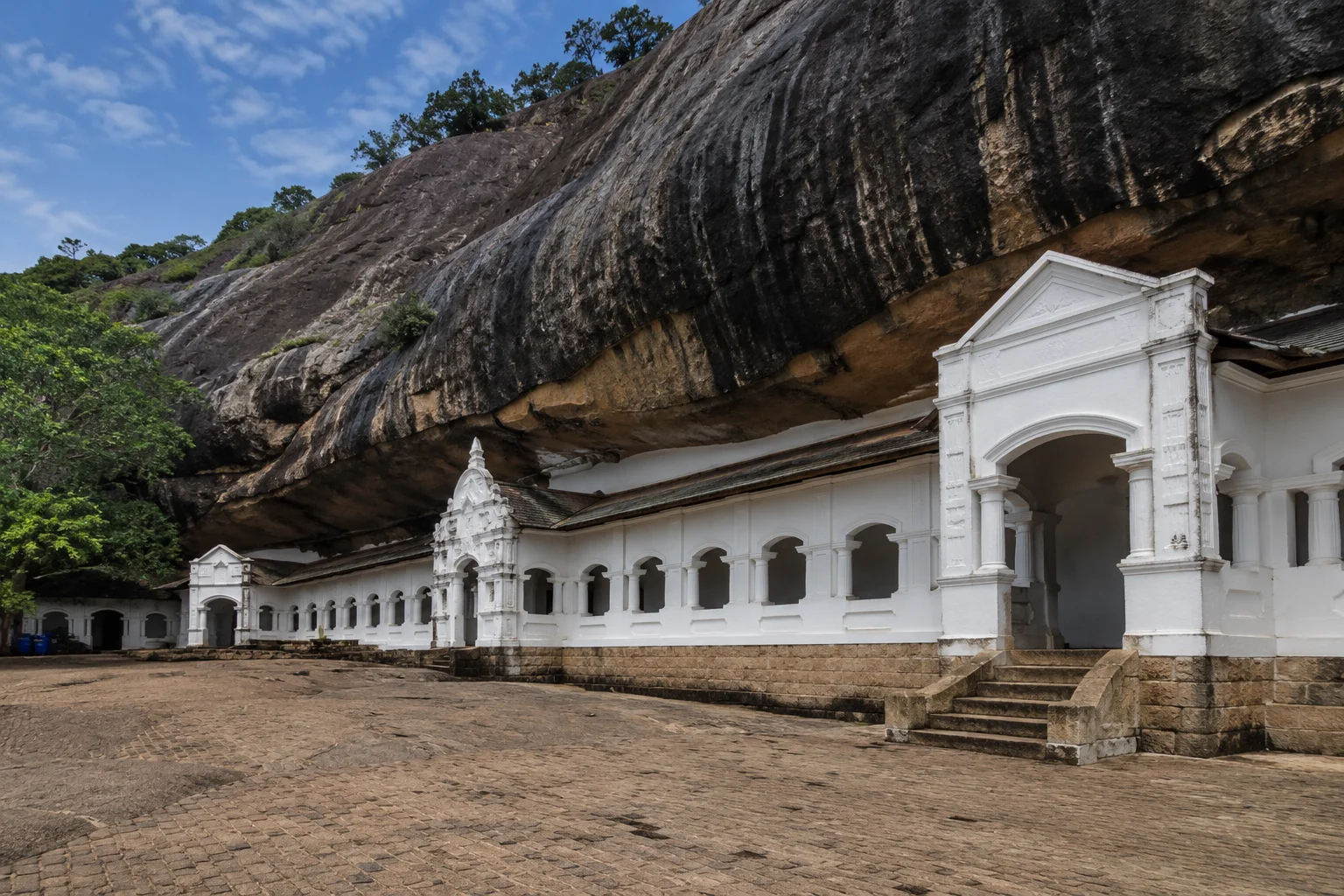 Golden Cave Temple in Dambulla